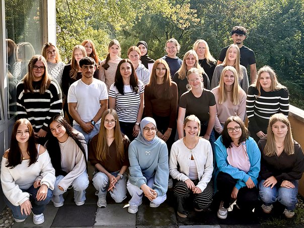 Die neuen Auszubildenden wurden an der Schule für Pflegeberufe am Kirchener Diakonie Klinikum herzlich willkommen geheißen. 